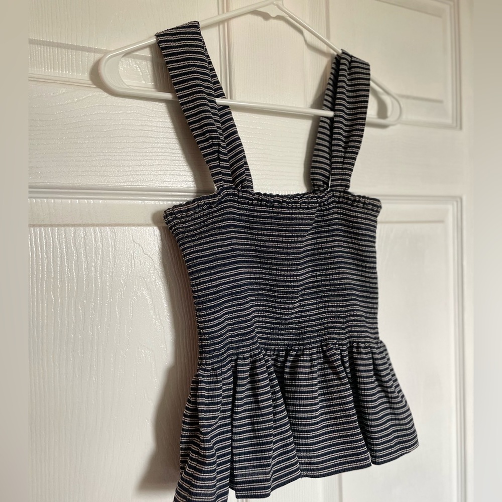 Cute babydoll Madewell tank! Super comfy material & in great condition.